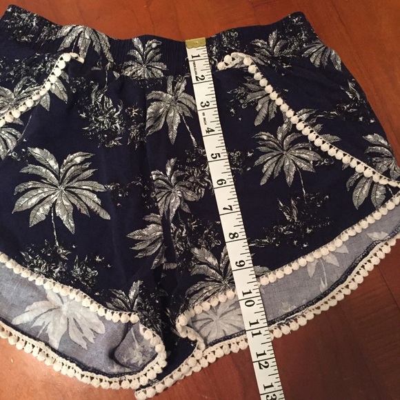 Palm Tree Print Shorts - Picture 6 of 8